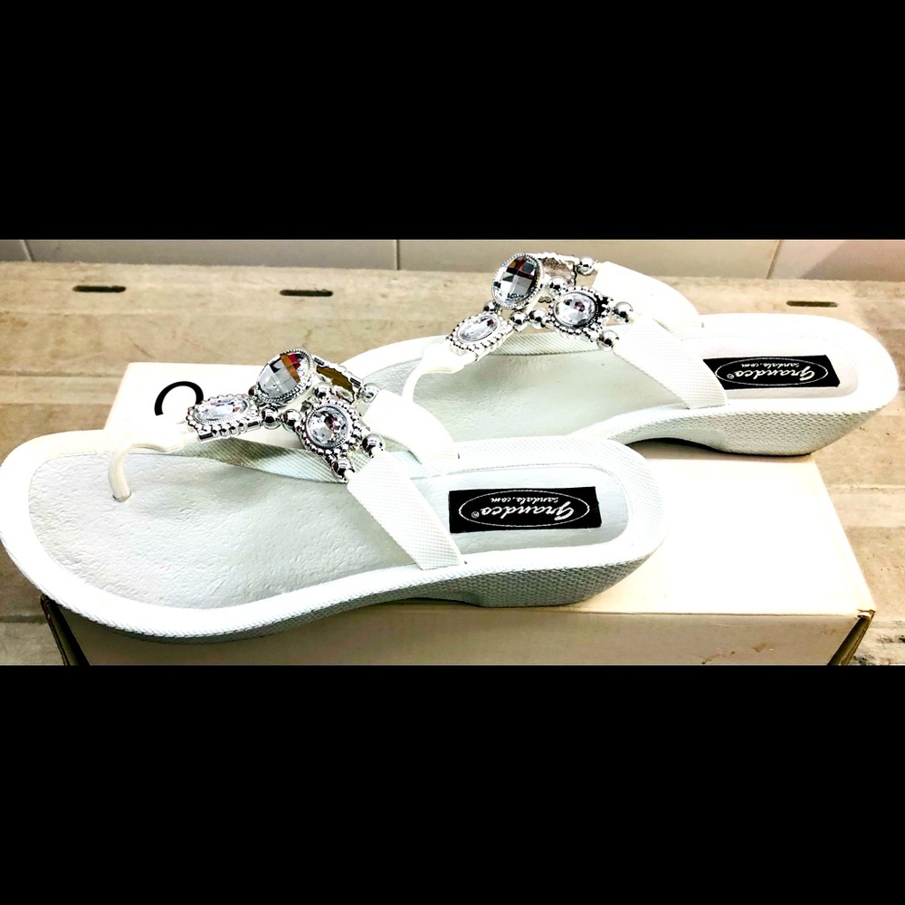 Bougie white sandals